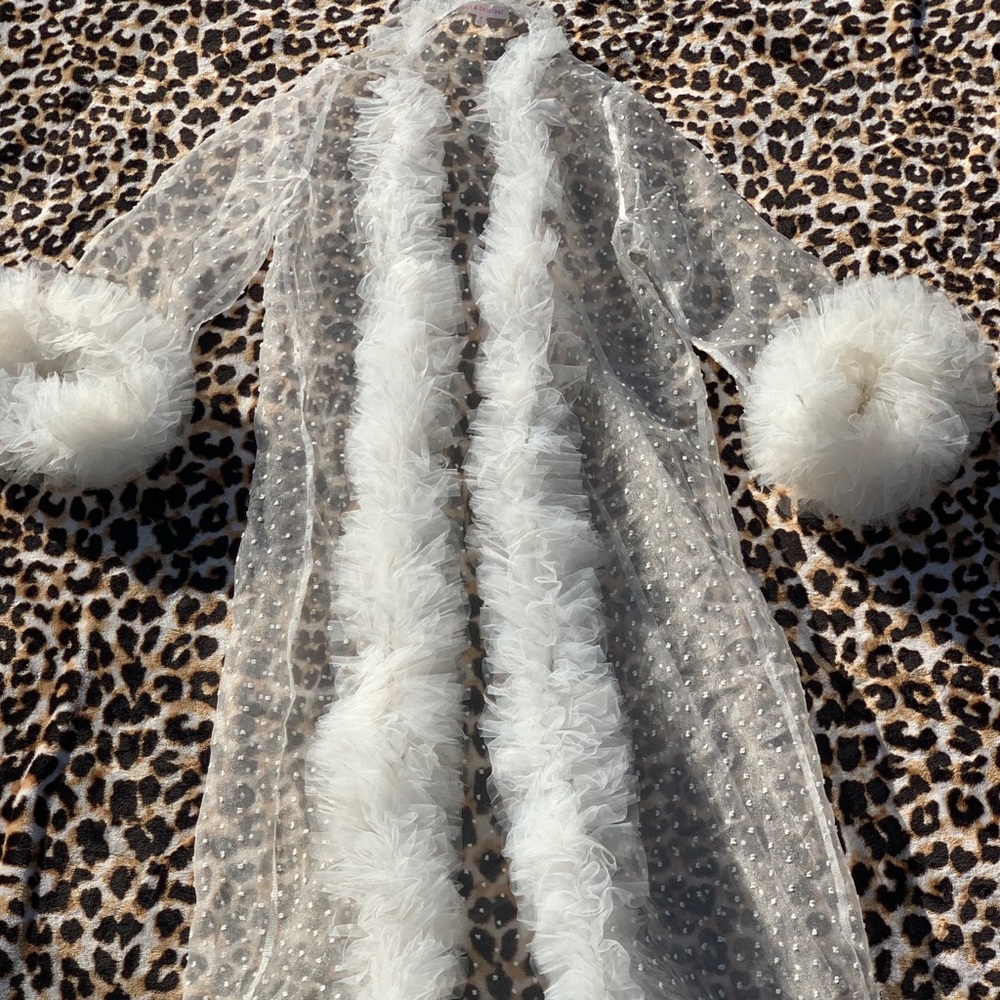 Walk through heaven ruffle robe